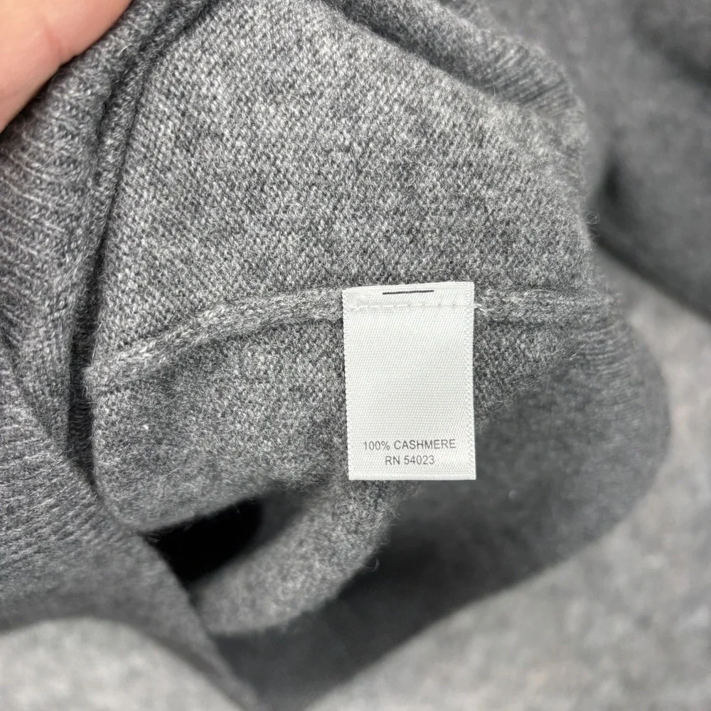 Banana Republic 100% Cashmere Sweater V Neck Men's Small Gray‎ Soft Knit Luxe